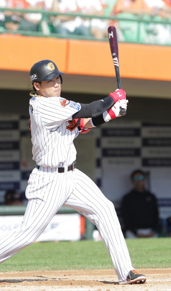 전준우, 최준석 선수를 불러들이는 선취타점